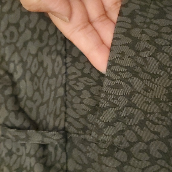 Banana Republic Jackson Fit Women's Printed Gray Pants - Size 4 - Picture 5 of 8